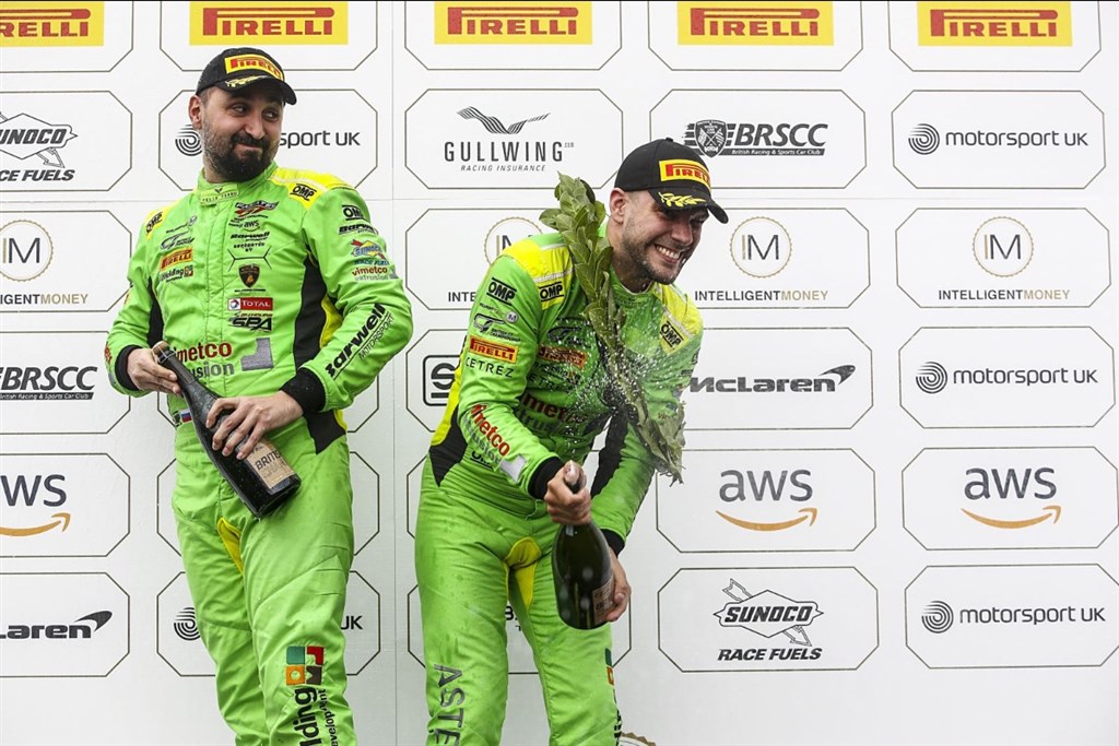 Leo Machitsky og Dennis Lind British GT-mestre.